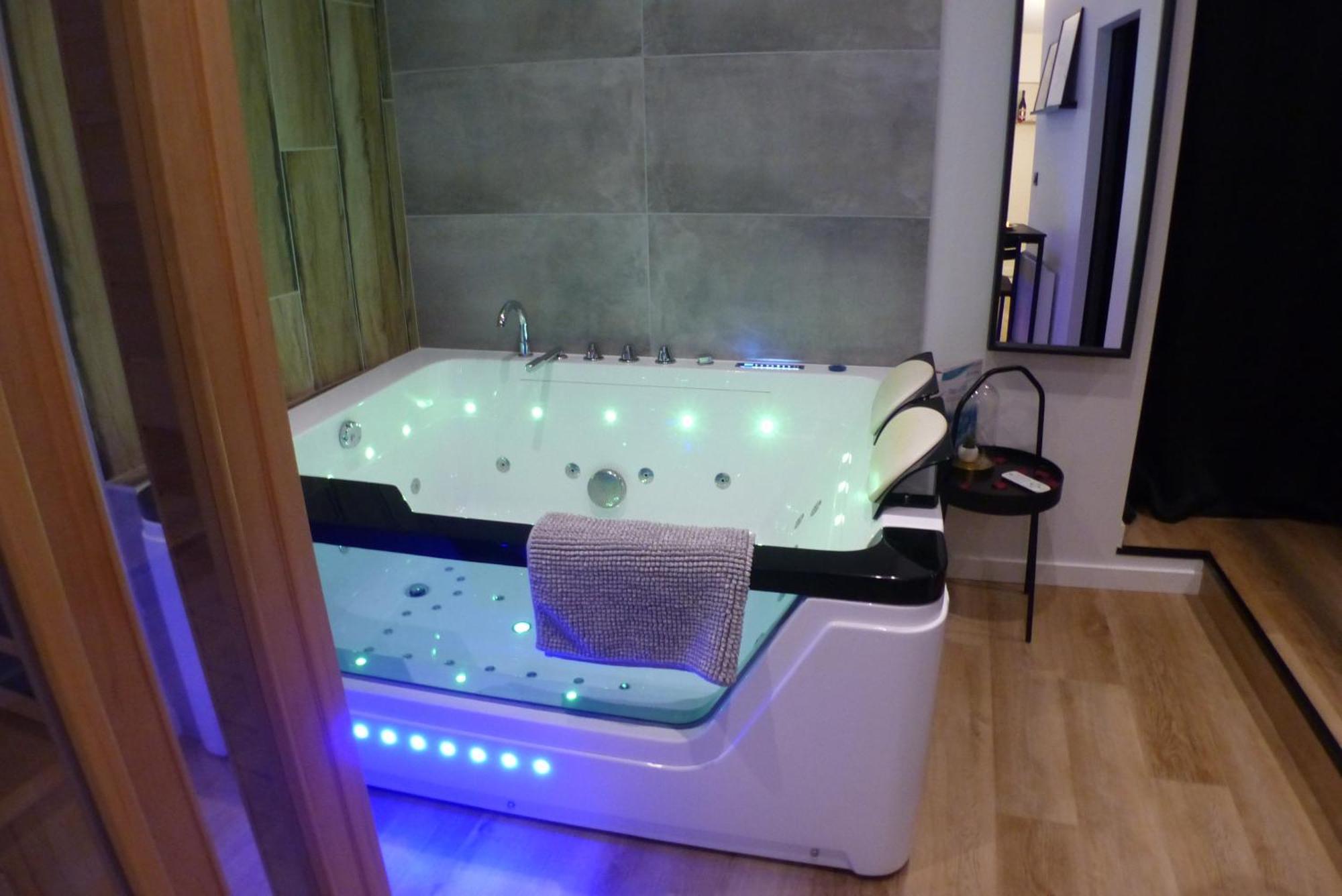 Appartement Balneotherapie Et Sauna Hyper Centre น็องต์ ภายนอก รูปภาพ